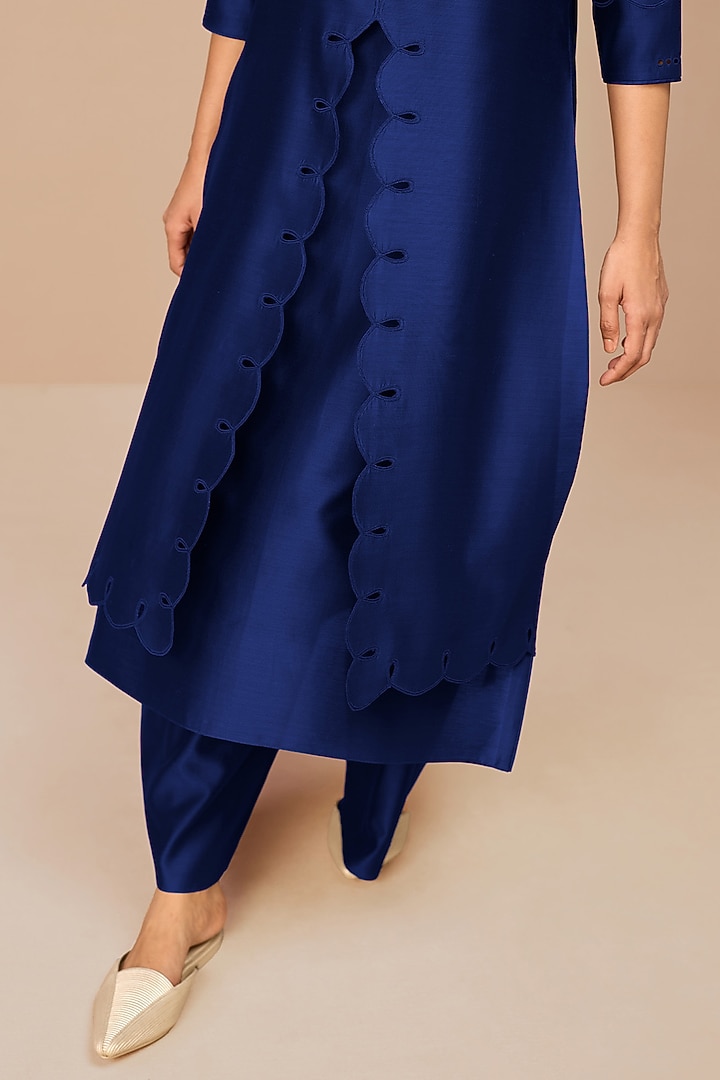 Indigo Chanderi Scalloped Kurta Set by AMPM at Pernia's Pop Up Shop