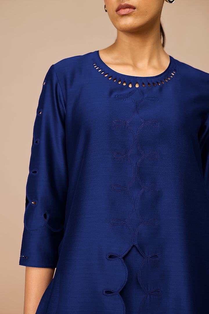 Indigo Chanderi Scalloped Kurta Set by AMPM at Pernia's Pop Up Shop