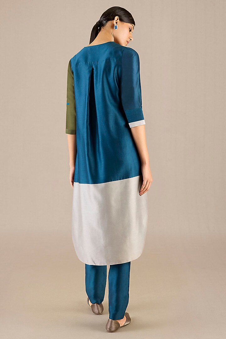 Teal Chanderi Color-Blocked Kurta Set by AMPM at Pernia's Pop Up Shop