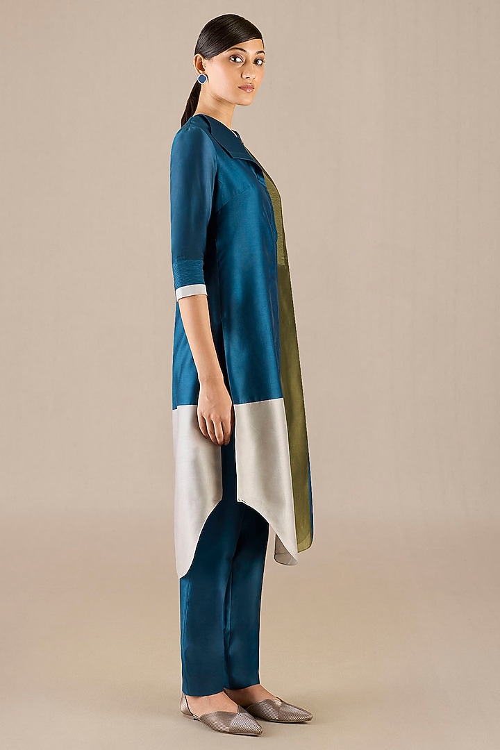 Teal Chanderi Color-Blocked Kurta Set by AMPM at Pernia's Pop Up Shop