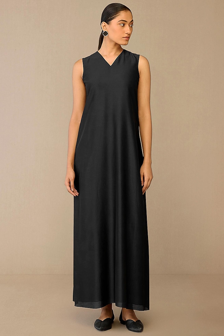 Smokey Black Raw Silk Abaya Set by AMPM at Pernia's Pop Up Shop
