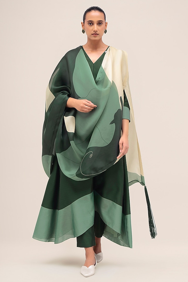 Bottle Green Chanderi Kurta Set by AMPM at Pernia's Pop Up Shop