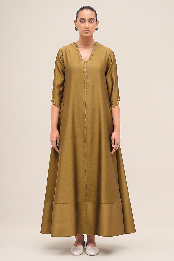 Olive Chanderi Silk Thread Embroidered Kurta Set by AMPM at Pernia's Pop Up Shop