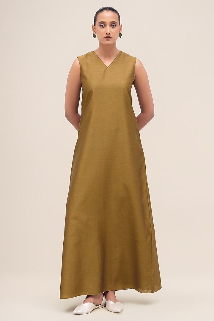 Olive Chanderi Silk Thread Work Abaya Set by AMPM at Pernia's Pop Up Shop