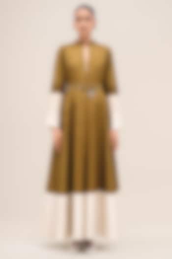 Olive Rose Silk Colour Blocked Abaya Set by AMPM at Pernia's Pop Up Shop