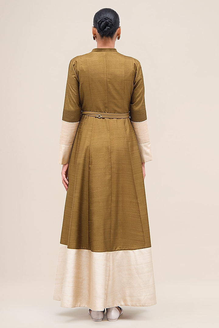 Olive Rose Silk Colour Blocked Abaya Set by AMPM at Pernia's Pop Up Shop