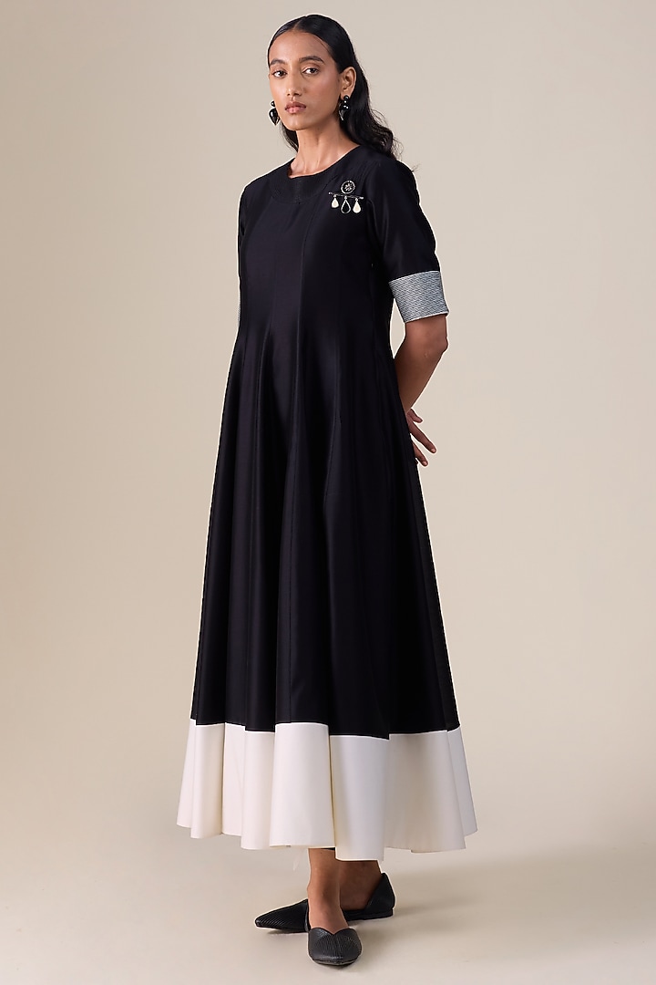 Black & Ivory Chanderi Kurta Set by AMPM at Pernia's Pop Up Shop