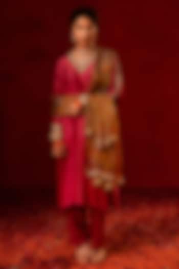 Pink Dupion Zardosi Embellished Kurta Set by AMRIN KHAN at Pernia's Pop Up Shop