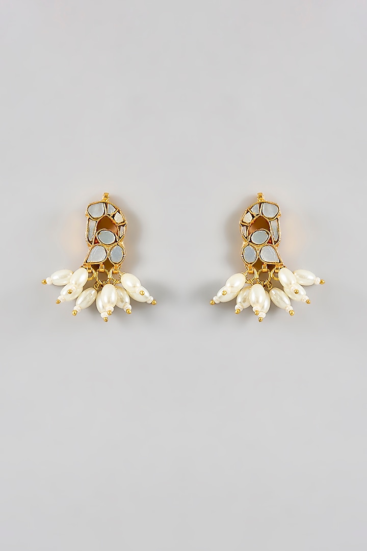 Gold Finish Kundan Polki & Mother Of Pearl Necklace Set by Amreli Jaipur at Pernia's Pop Up Shop