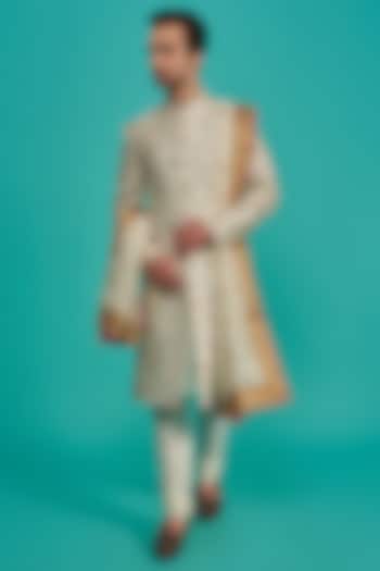 Off-White Raw Silk Hand Embroidered Groom Sherwani Set by AMIT ARORA at Pernia's Pop Up Shop