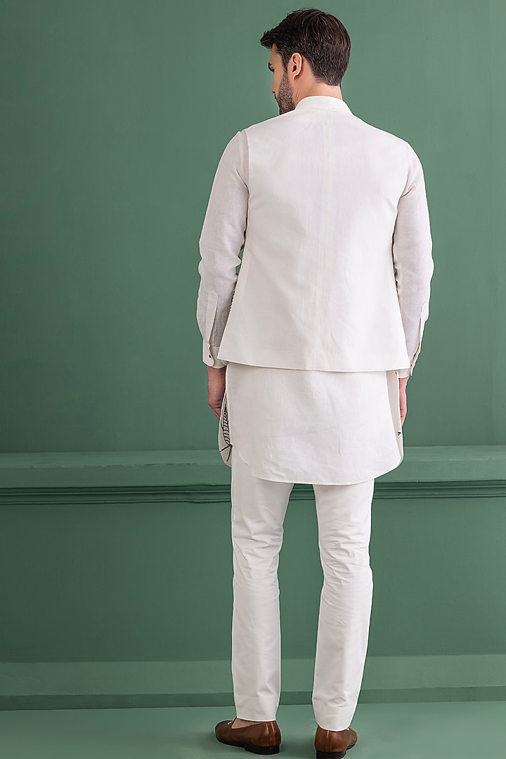 Ivory Matka Silk Embroidered Bundi Jacket Set by AMIT ARORA at Pernia's Pop Up Shop