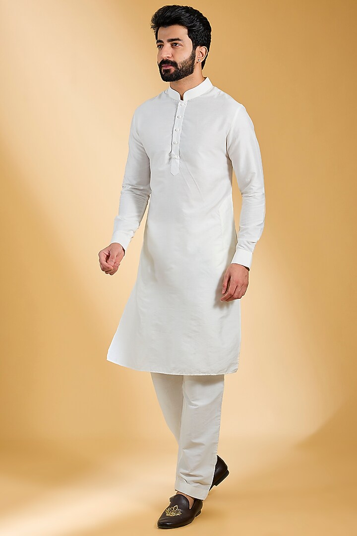 Peach Textured Rayon & Cotton Silk Hand Embroidered Bundi Jacket Set by AMIT ARORA at Pernia's Pop Up Shop