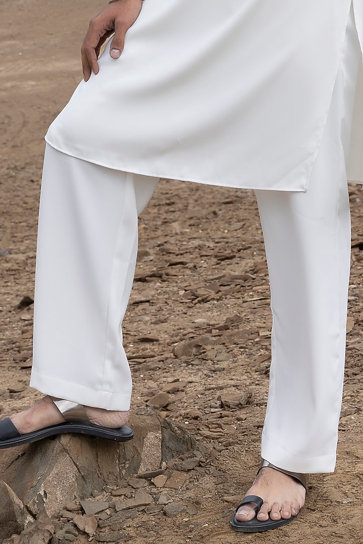 White Knit Hand Embroidered Kurta Set by AMIT ARORA at Pernia's Pop Up Shop
