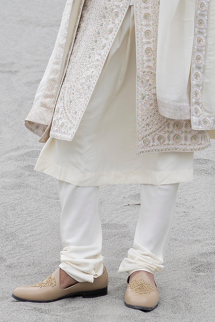 Off-White Raw Silk Hand Embroidered Groom Sherwani Set by AMIT ARORA at Pernia's Pop Up Shop