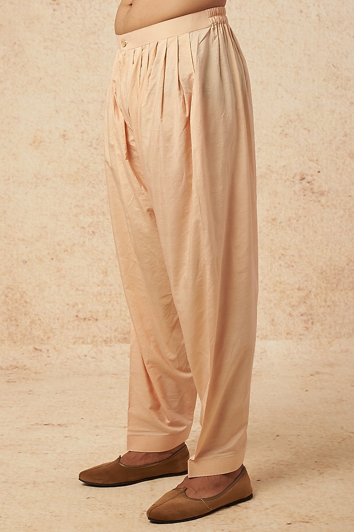 Peach Moonga Silk Mirror Hand Embroidered Kurta Set by AMIT ARORA at Pernia's Pop Up Shop