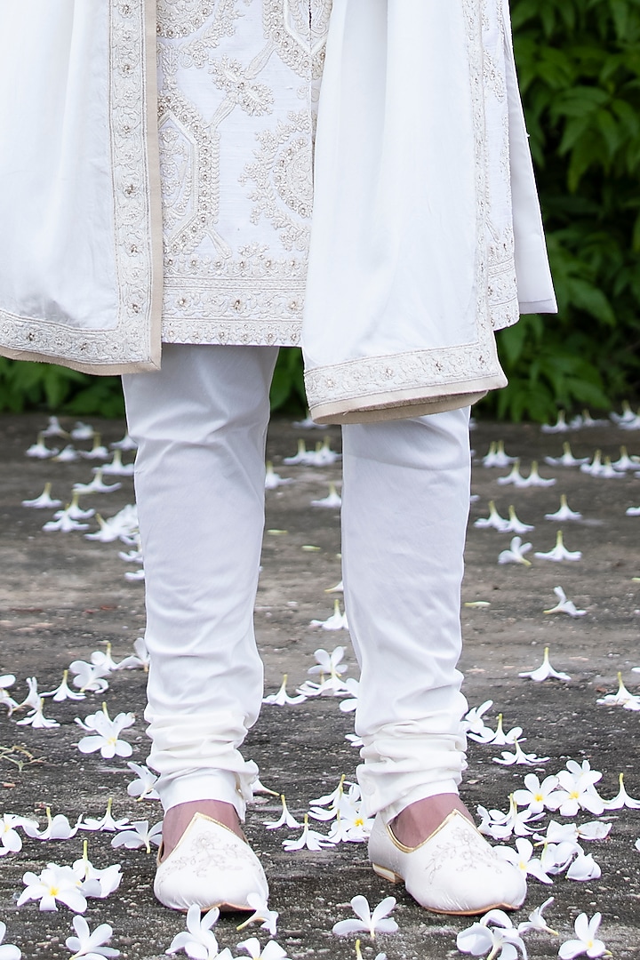 Off-White Raw Silk Hand Embroidered Groom Sherwani Set by AMIT ARORA at Pernia's Pop Up Shop