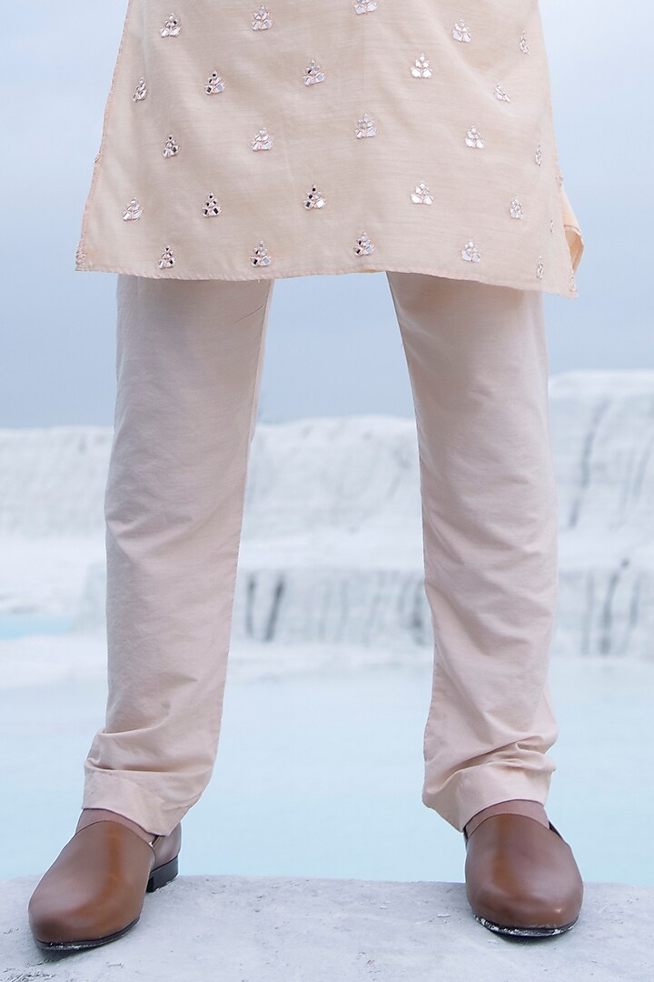 Peach Moonga Silk Mirror Hand Embroidered Kurta Set by AMIT ARORA at Pernia's Pop Up Shop