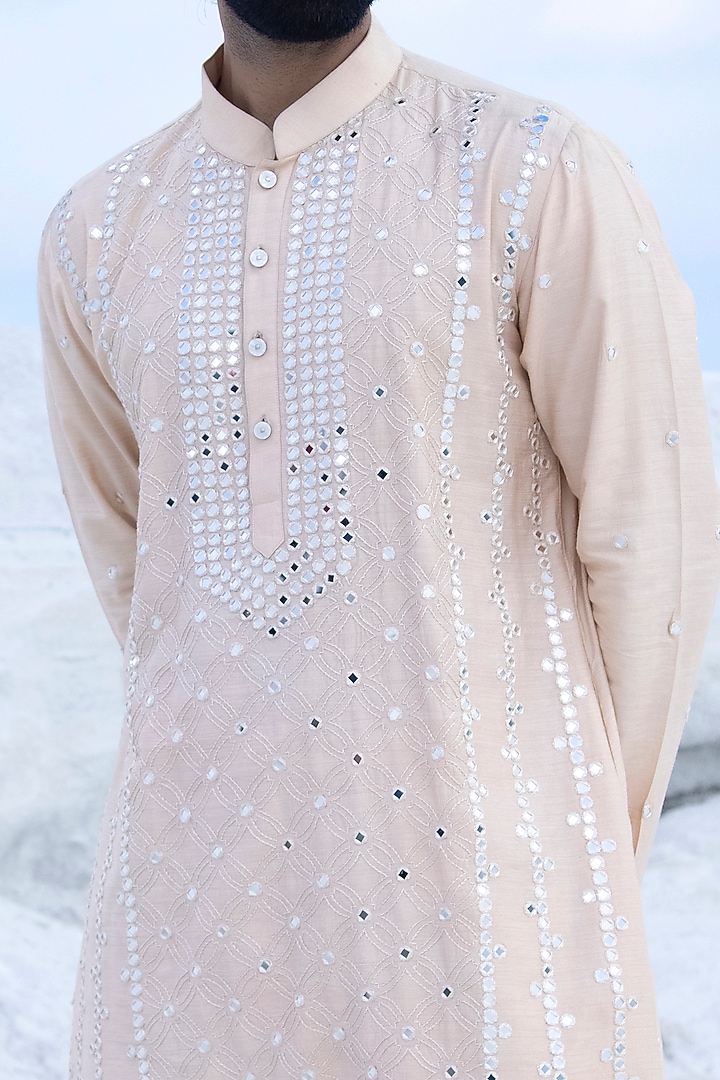 Peach Moonga Silk Mirror Hand Embroidered Kurta Set by AMIT ARORA at Pernia's Pop Up Shop