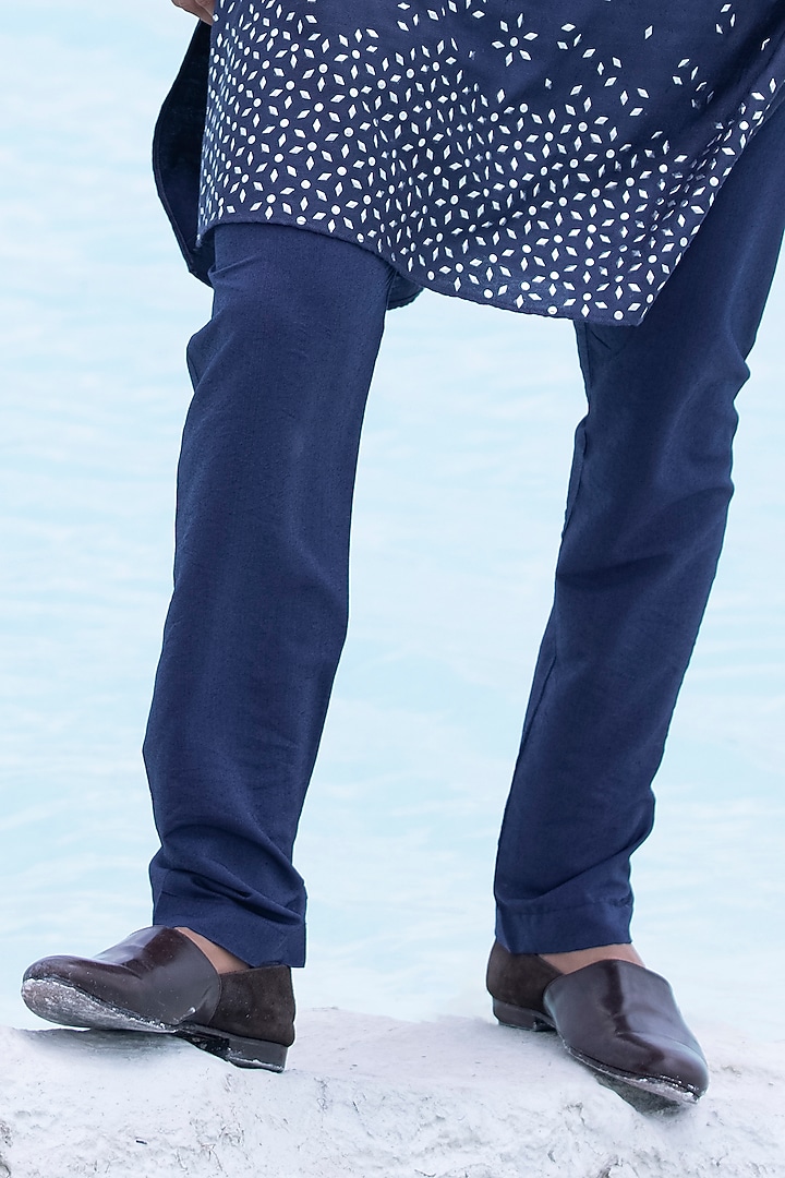 Navy Blue Banarasi Silk Embellished Kurta Set by AMIT ARORA at Pernia's Pop Up Shop