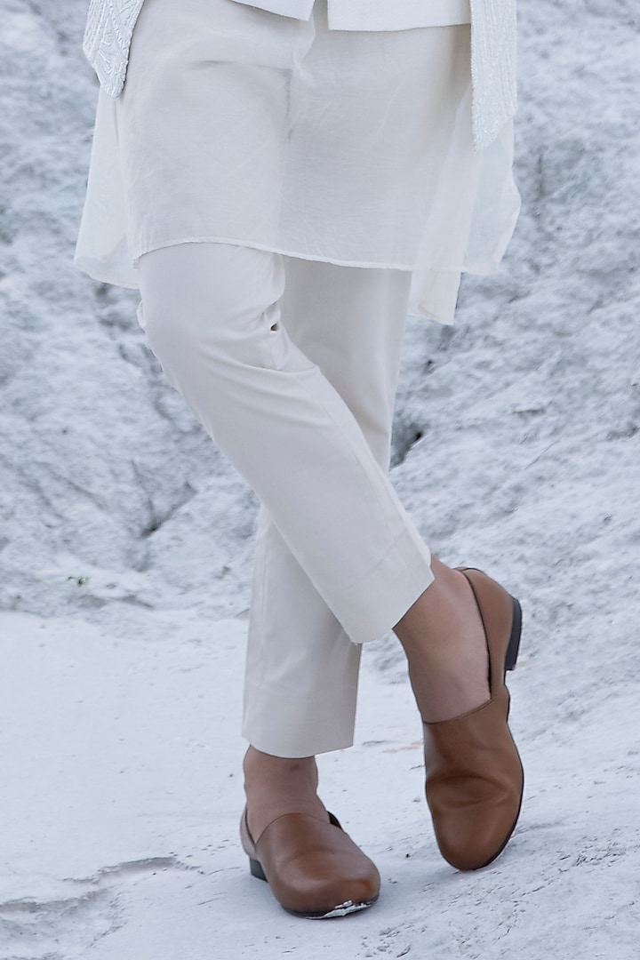 White Pure Silk Cutdana Hand Embroidered Bundi Jacket Set by AMIT ARORA at Pernia's Pop Up Shop
