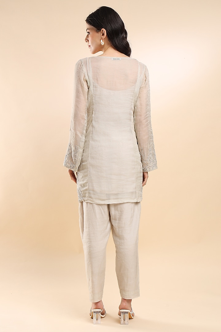 Neutral Silk Chanderi Embroidered Kurta Set by AMRTA By Guneet Kondal at Pernia's Pop Up Shop