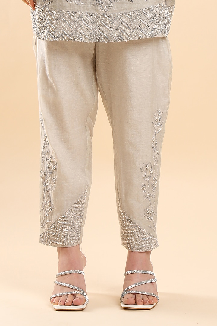 Neutral Silk Chanderi Embroidered Kurta Set by AMRTA By Guneet Kondal at Pernia's Pop Up Shop