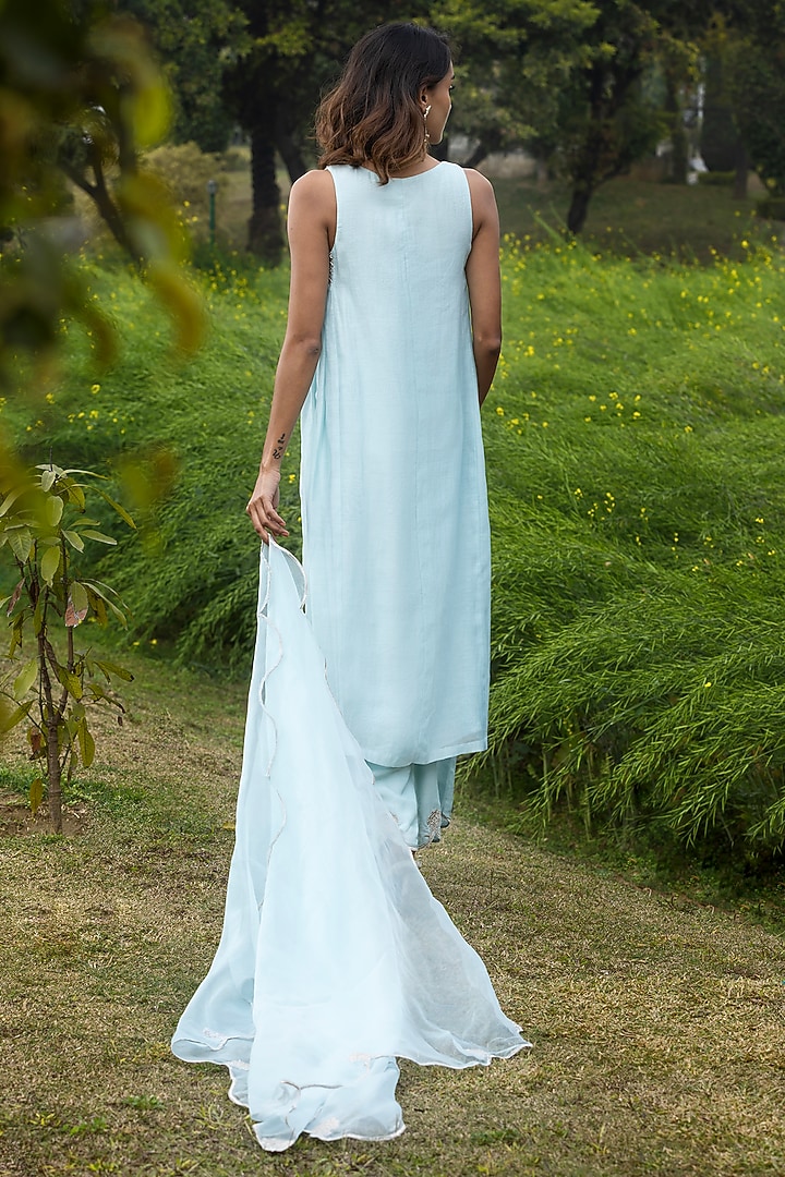 Powder Blue Chanderi Hand Embroidered Kurta Set by AMRTA By Guneet Kondal at Pernia's Pop Up Shop