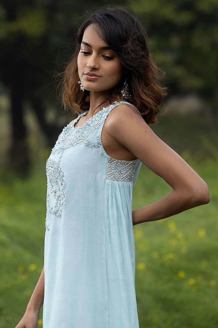 Powder Blue Chanderi Hand Embroidered Kurta Set by AMRTA By Guneet Kondal at Pernia's Pop Up Shop