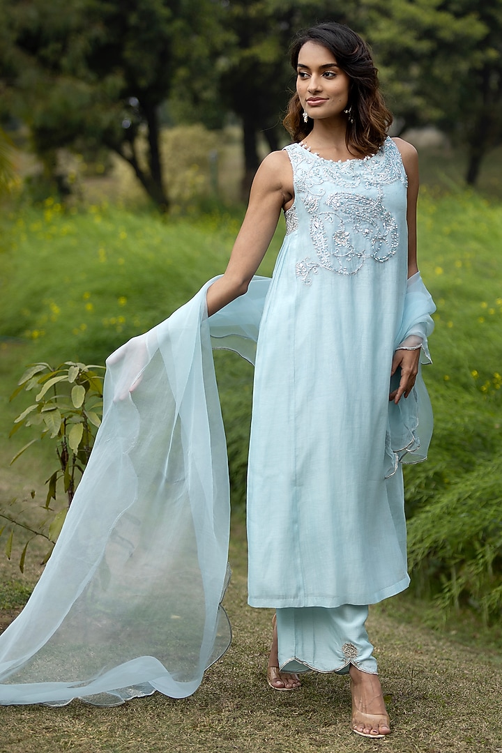 Powder Blue Chanderi Hand Embroidered Kurta Set by AMRTA By Guneet Kondal at Pernia's Pop Up Shop