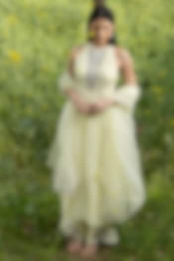 Butter Yellow Chanderi Hand Embroidered Kurta Set by AMRTA By Guneet Kondal at Pernia's Pop Up Shop