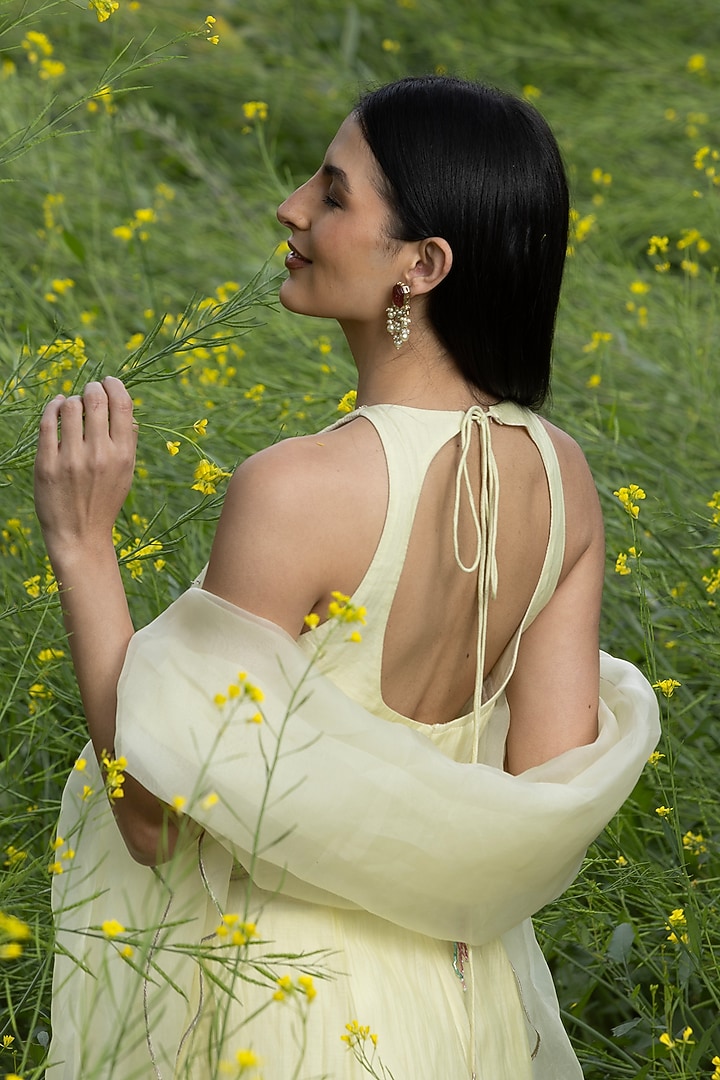 Butter Yellow Chanderi Hand Embroidered Kurta Set by AMRTA By Guneet Kondal at Pernia's Pop Up Shop