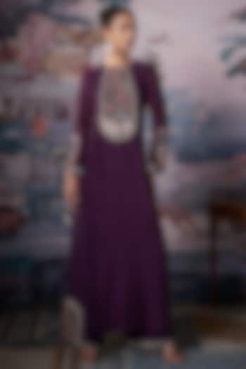 Purple Silk Chanderi Embroidered Kurta Set by AMRTA By Guneet Kondal at Pernia's Pop Up Shop