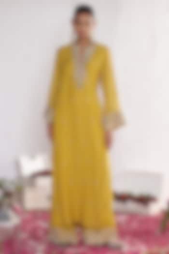 Mustard Yellow Silk Chanderi Floral Embroidered Kurta Set by AMRTA By Guneet Kondal at Pernia's Pop Up Shop
