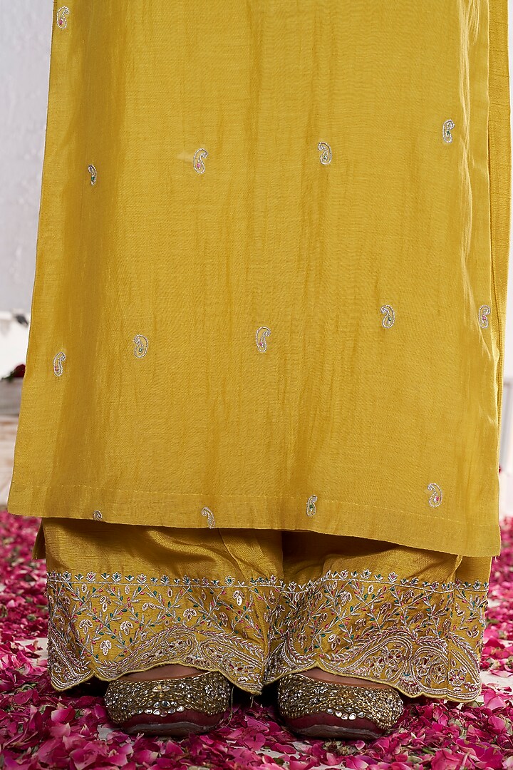 Mustard Yellow Silk Chanderi Floral Embroidered Kurta Set by AMRTA By Guneet Kondal at Pernia's Pop Up Shop
