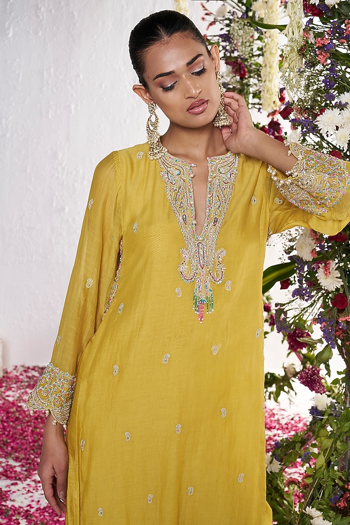 Mustard Yellow Silk Chanderi Floral Embroidered Kurta Set by AMRTA By Guneet Kondal at Pernia's Pop Up Shop