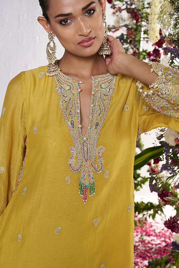 Mustard Yellow Silk Chanderi Floral Embroidered Kurta Set by AMRTA By Guneet Kondal at Pernia's Pop Up Shop