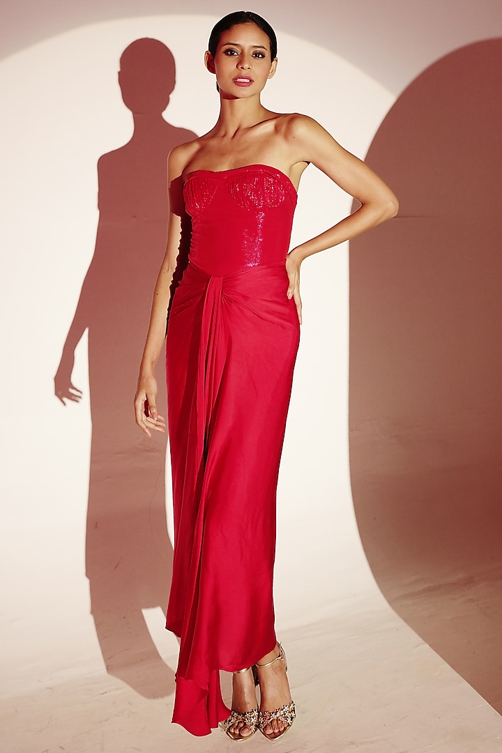 Red Satin Skirt Set by AMRTA By Guneet Kondal at Pernia's Pop Up Shop