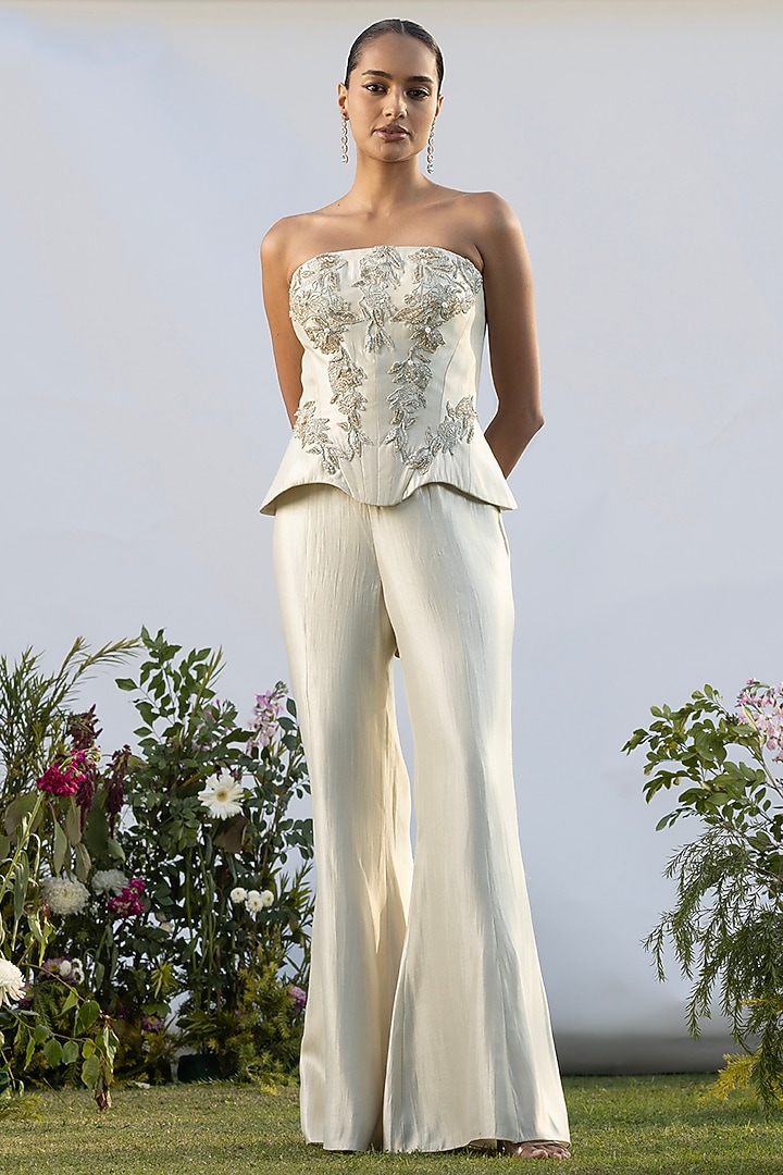 Ivory Banarasi Shimmer Pant Set by AMRTA By Guneet Kondal at Pernia's Pop Up Shop