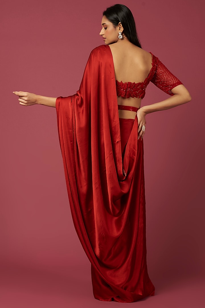 Red Pure Satin Wedding Saree Set by Amrita Thakur at Pernia's Pop Up Shop