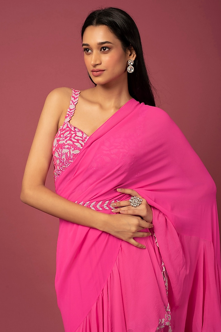 Pink Embroidered Wedding Saree Set by Amrita Thakur at Pernia's Pop Up Shop