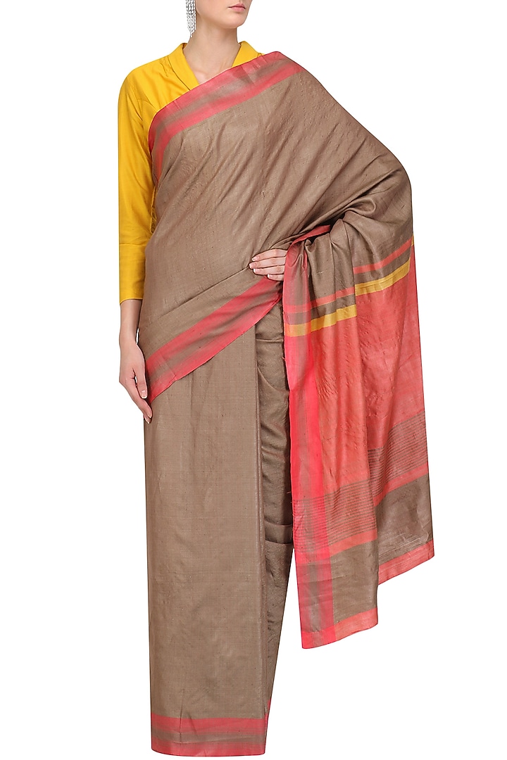 Beige handwoven saree and checkered blouse set available only at Pernia's Pop Up Shop.