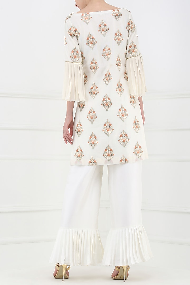 Ivory embroidered kurta set available only at Pernia's Pop Up Shop.