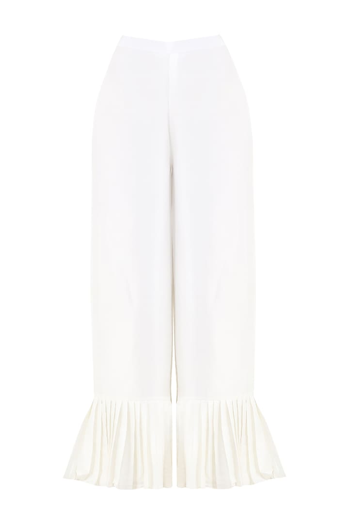 Ivory embroidered kurta set available only at Pernia's Pop Up Shop.