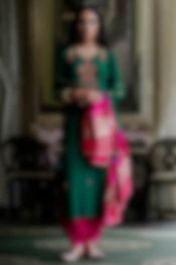 Hunter Green Modal Silk Embroidered Kurta Set by ANANTI at Pernia's Pop Up Shop