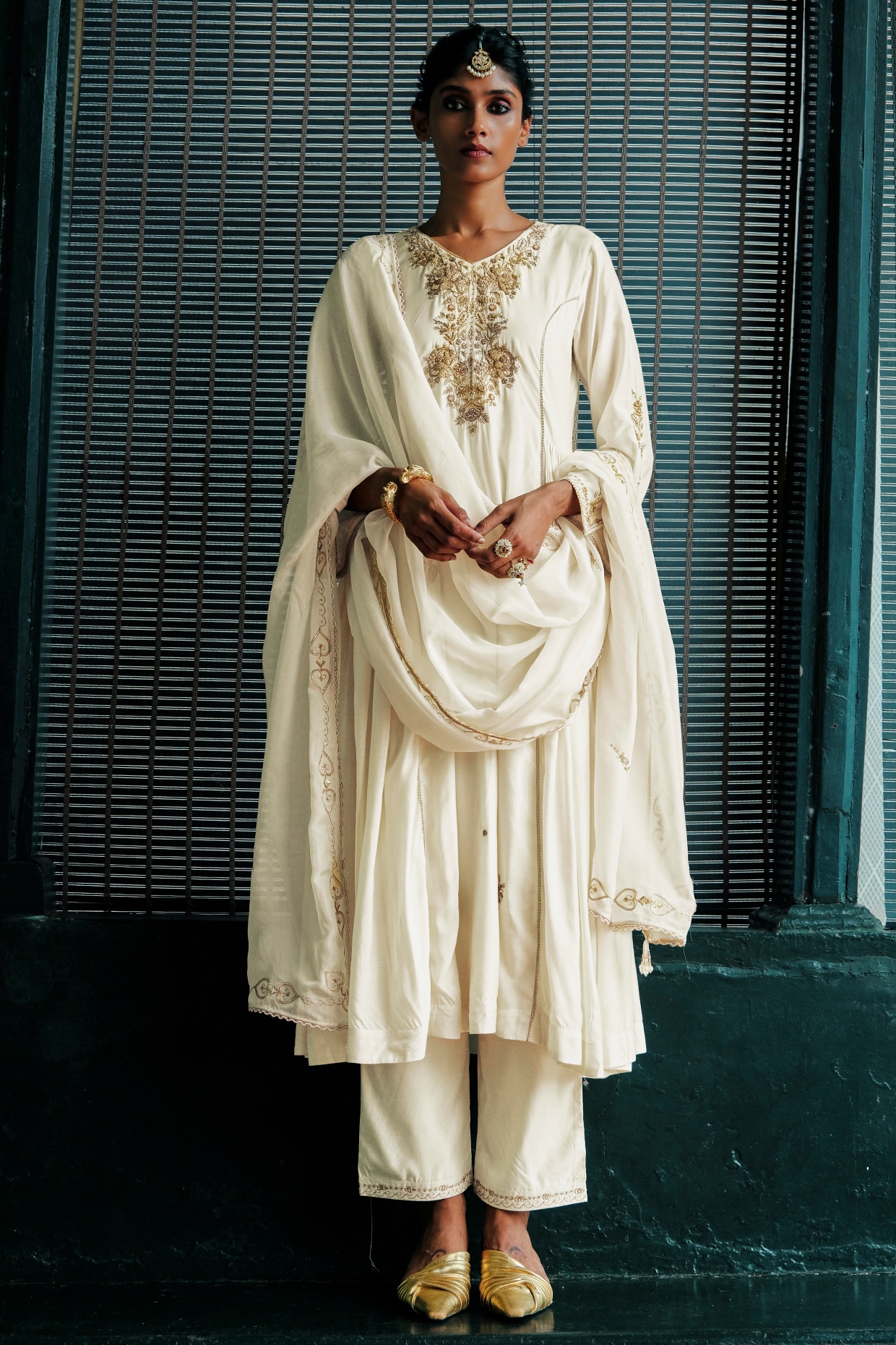 ANANTI Pearl White Modal Satin Aari Embroidered Kurta Set
