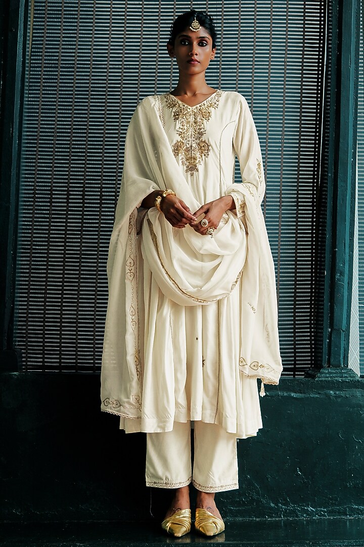 Pearl White Modal Satin Aari Embroidered Kurta Set by ANANTI at Pernia's Pop Up Shop