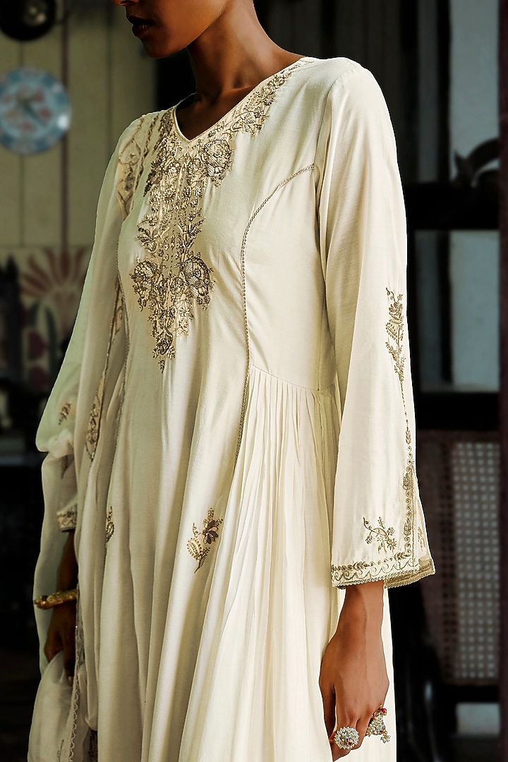 Pearl White Modal Satin Aari Embroidered Kurta Set by ANANTI at Pernia's Pop Up Shop