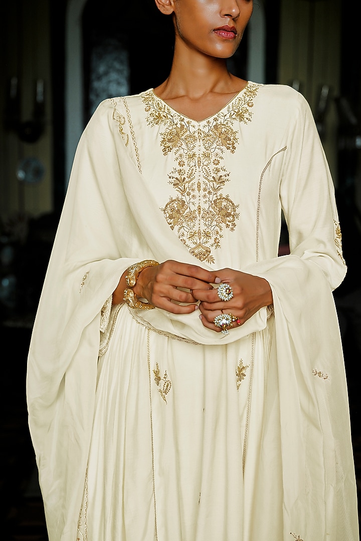 Pearl White Modal Satin Aari Embroidered Kurta Set by ANANTI at Pernia's Pop Up Shop