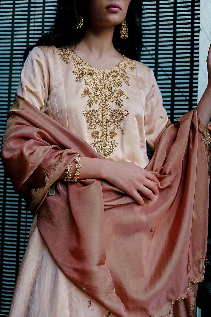 Blush Linen Silk Mukaish Embroidered Kurta Set by ANANTI at Pernia's Pop Up Shop