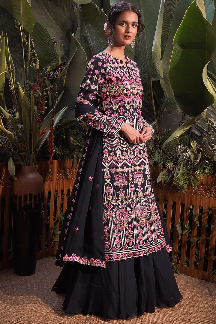 Navy Blue Embroidered Kurta Set by Aneesh Agarwaal at Pernia's Pop Up Shop